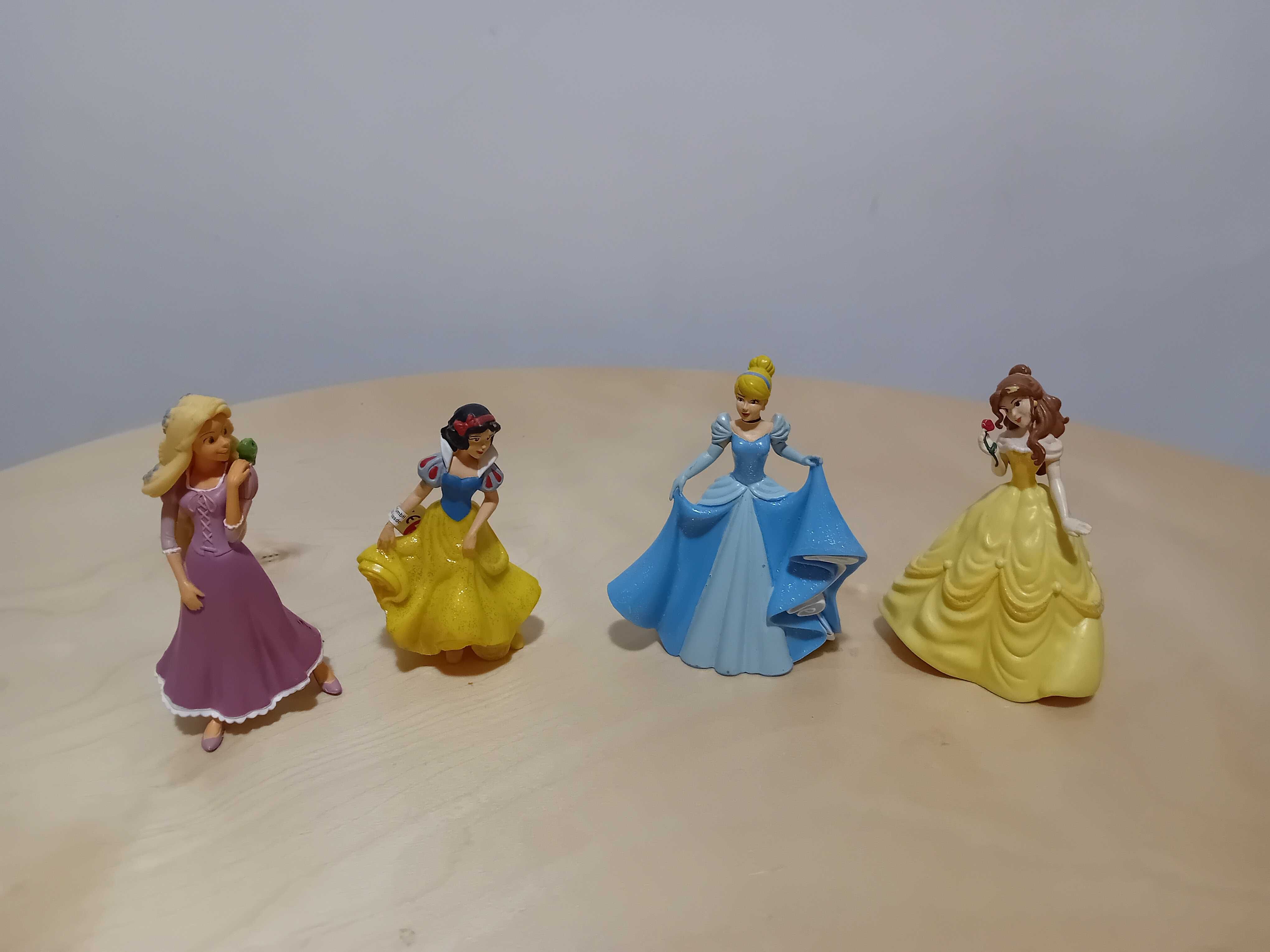 Figurine Disney Belle/ Raspunzel/ Alba ca Zapada