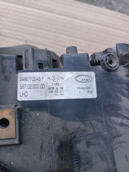 Far Vw Touareg fara lupă