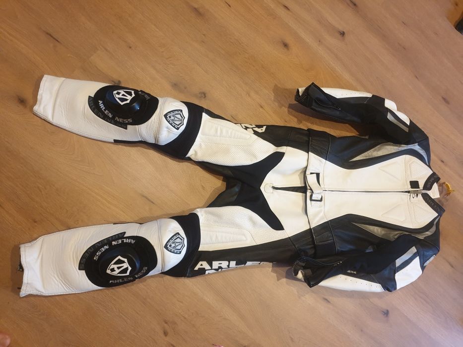 Costum moto dama marime 44