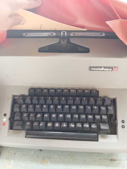 Печатная машинка "Листовица" и "Москва"