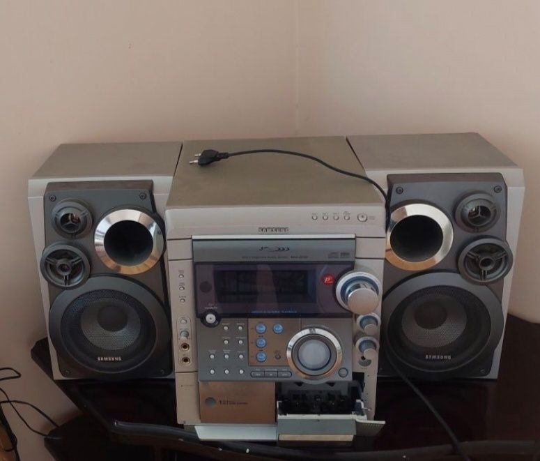 Музыкальный центр