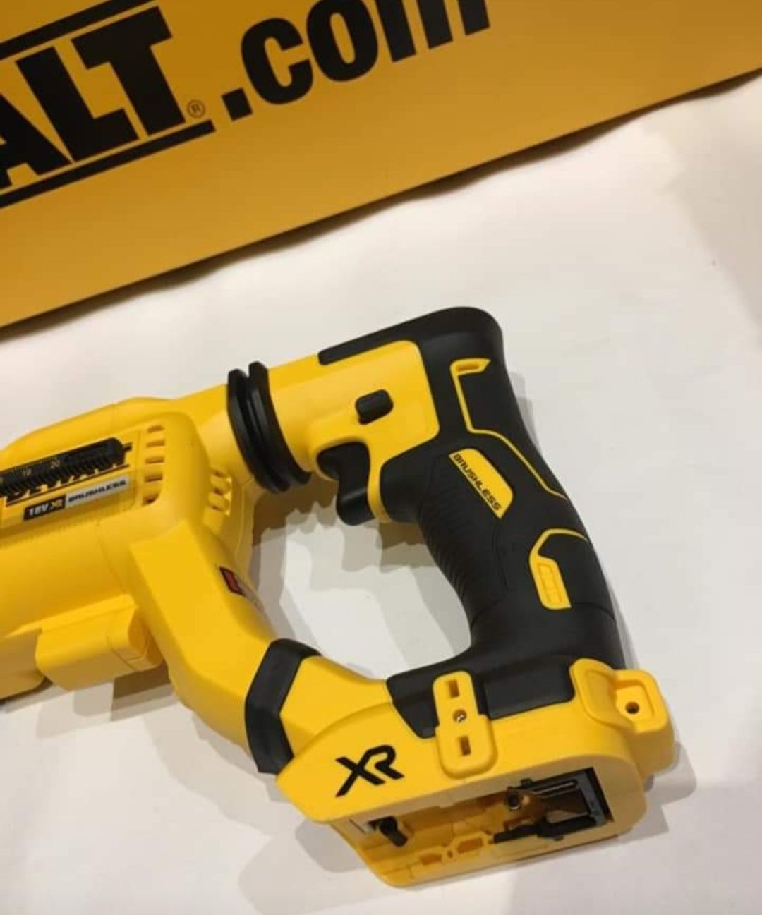 Перфоратор DeWALT DCH263/18V XR BRUSHLESS/Безчетков 3.0J