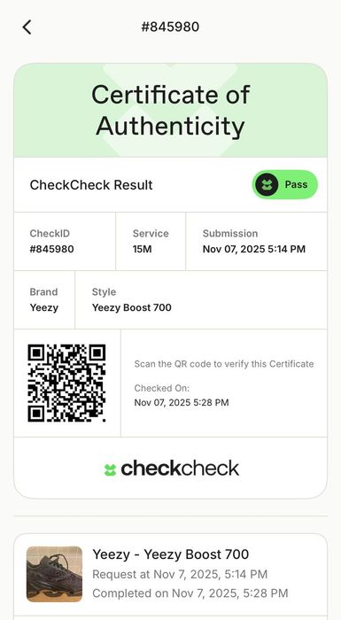 Yeezy Boost 700 Utility Black Marine 10 / 44