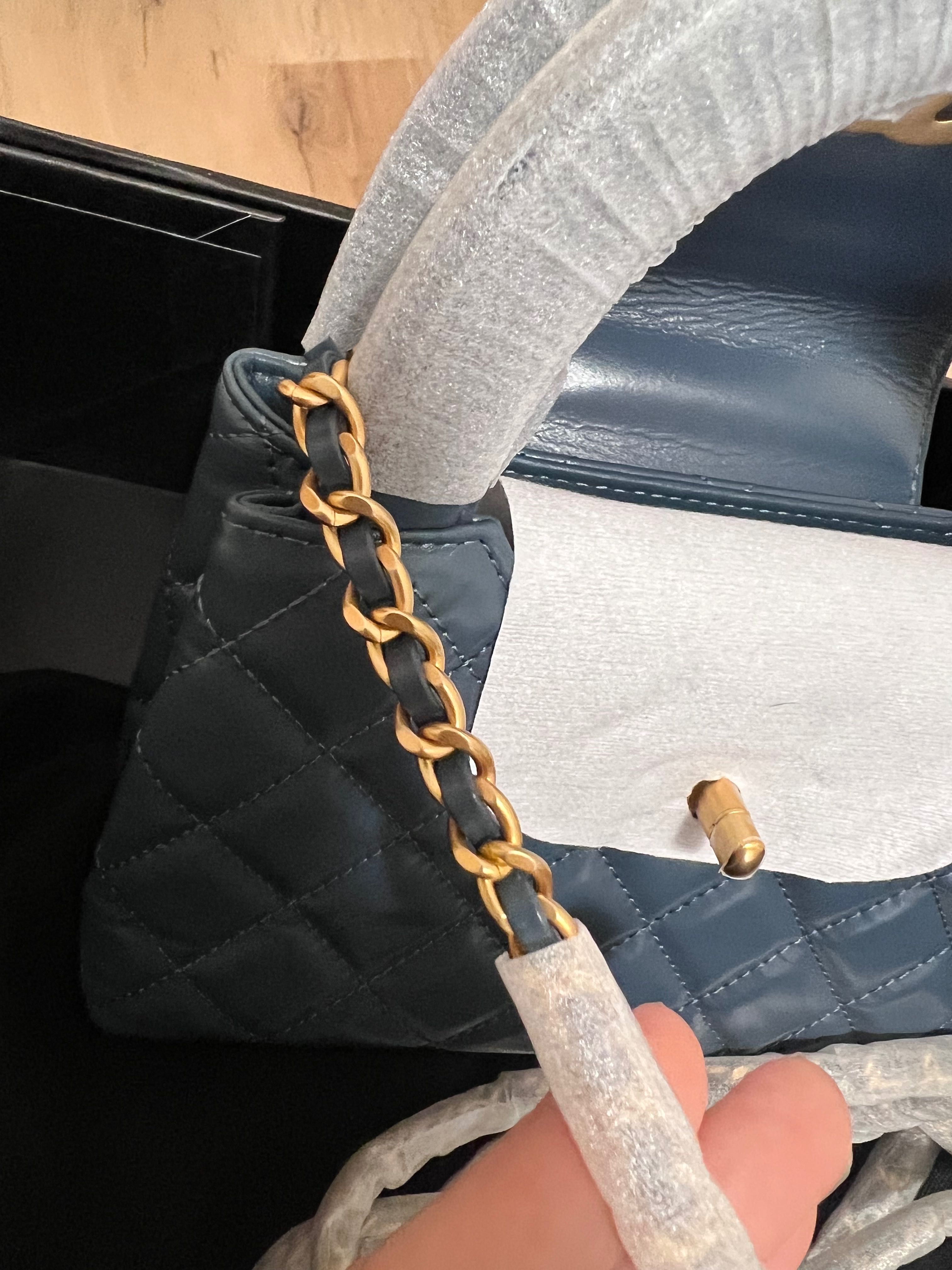 Лачена чанта chanel