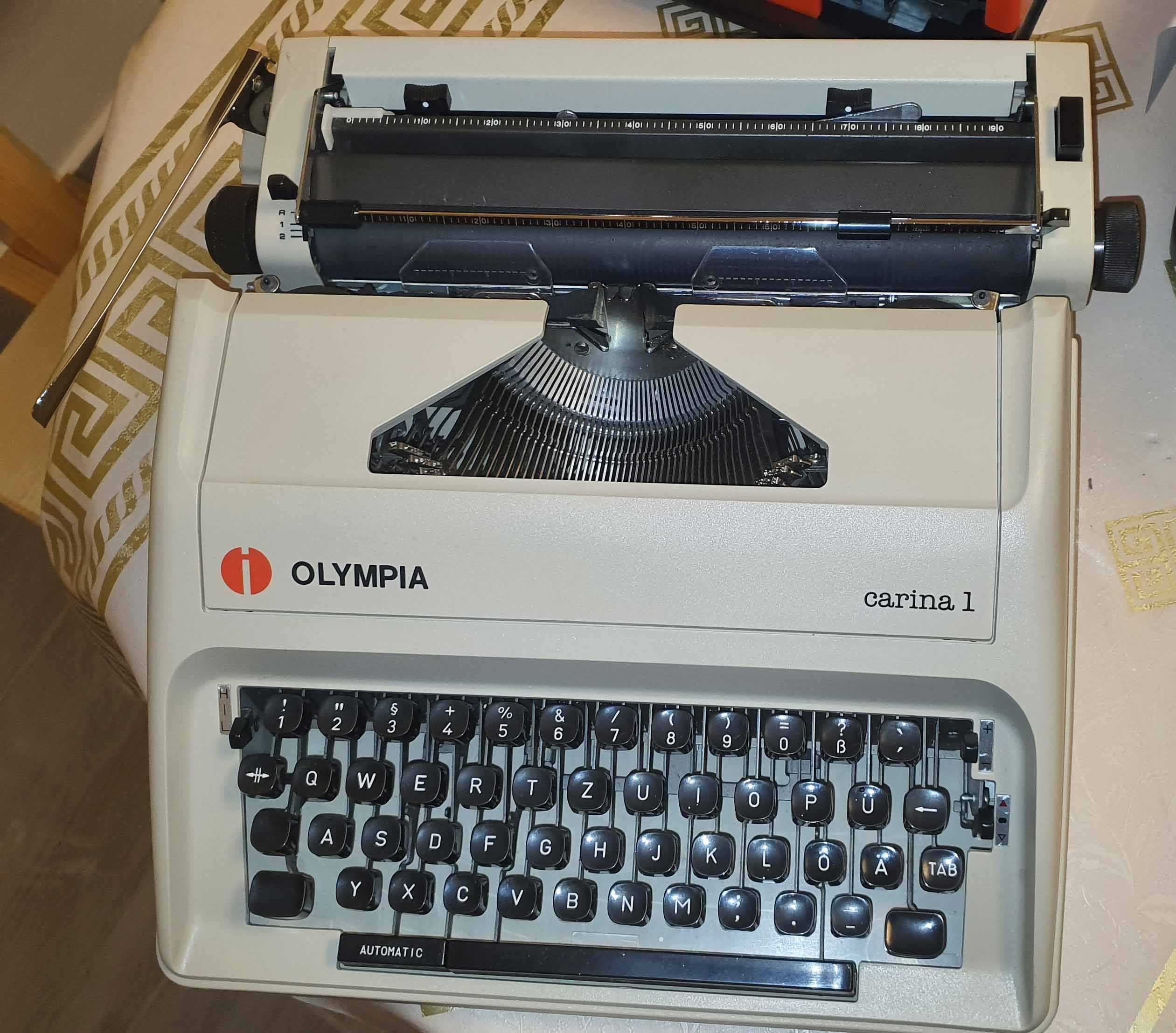 Masina de scris , import Germania, impecabila