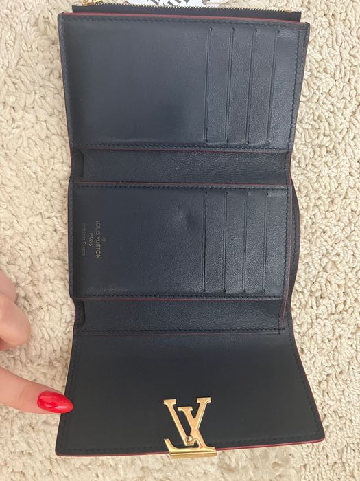 Портмоне Louis Vuitton Capucines още с етикет