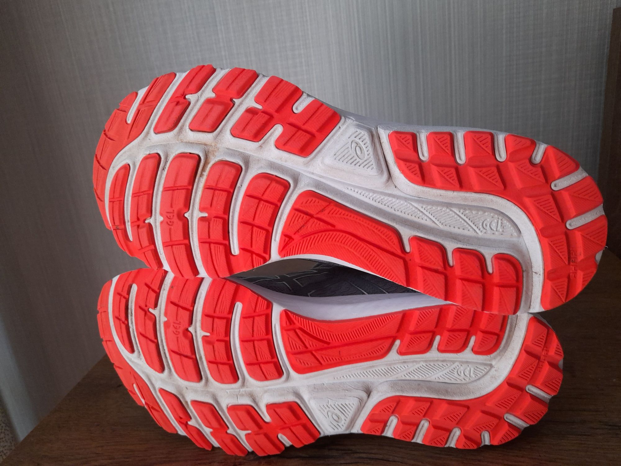 Asics gel Cumulus 22 маратонки 42.5 номер.