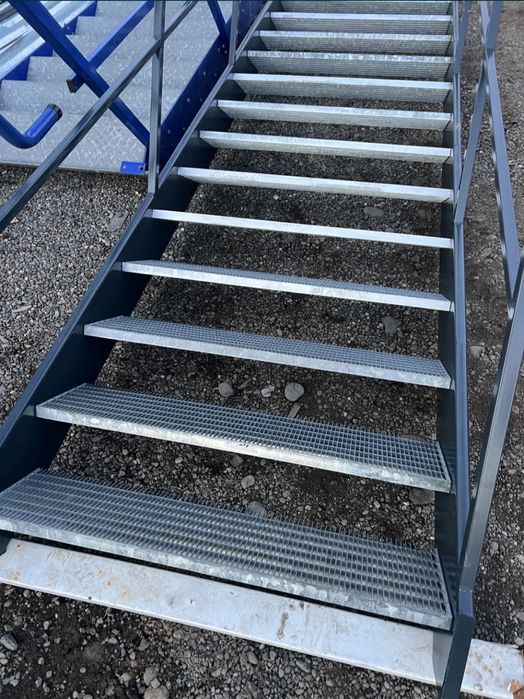 Scări metalice galvanizate la orice demisiune asiguram transport ori u