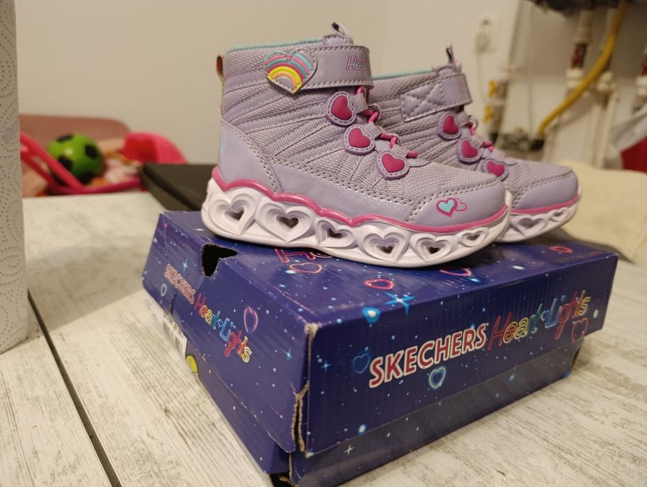 Vând ghete pentru copii