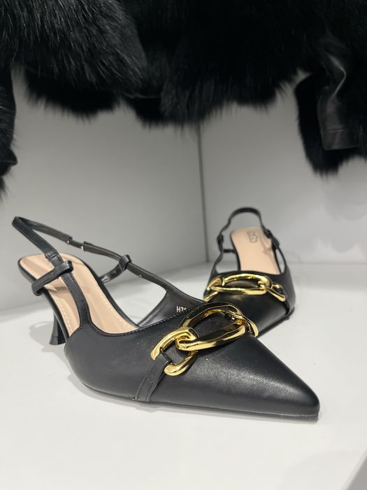 Pantofi, toc mic, accesoriu auriu