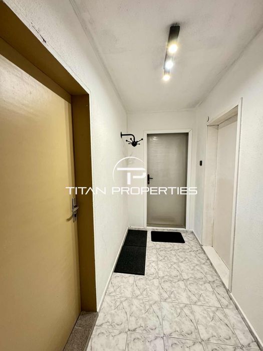 След основен ремонт! Тристаен апартамент в кв. Кършияка