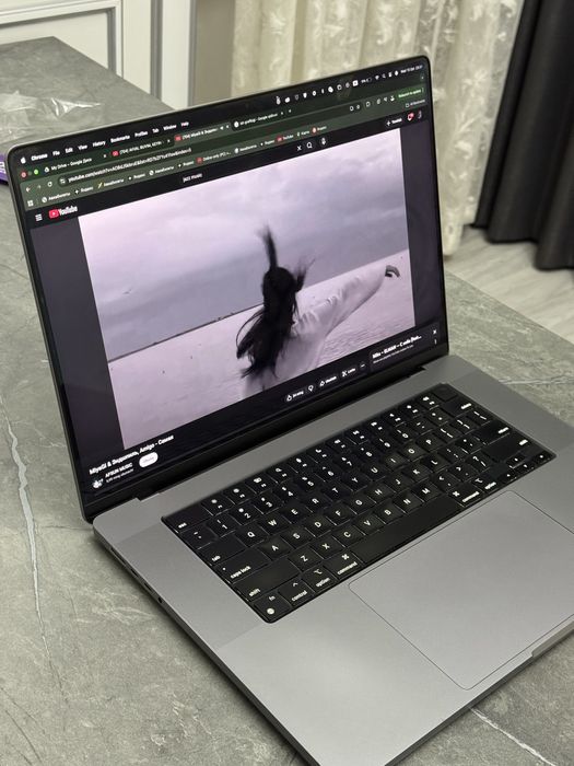 Macbook PRO M1 PRO chip 16dyum 16/1 TB