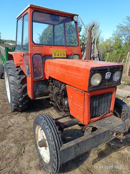 Tractor UTB 445 cu carte