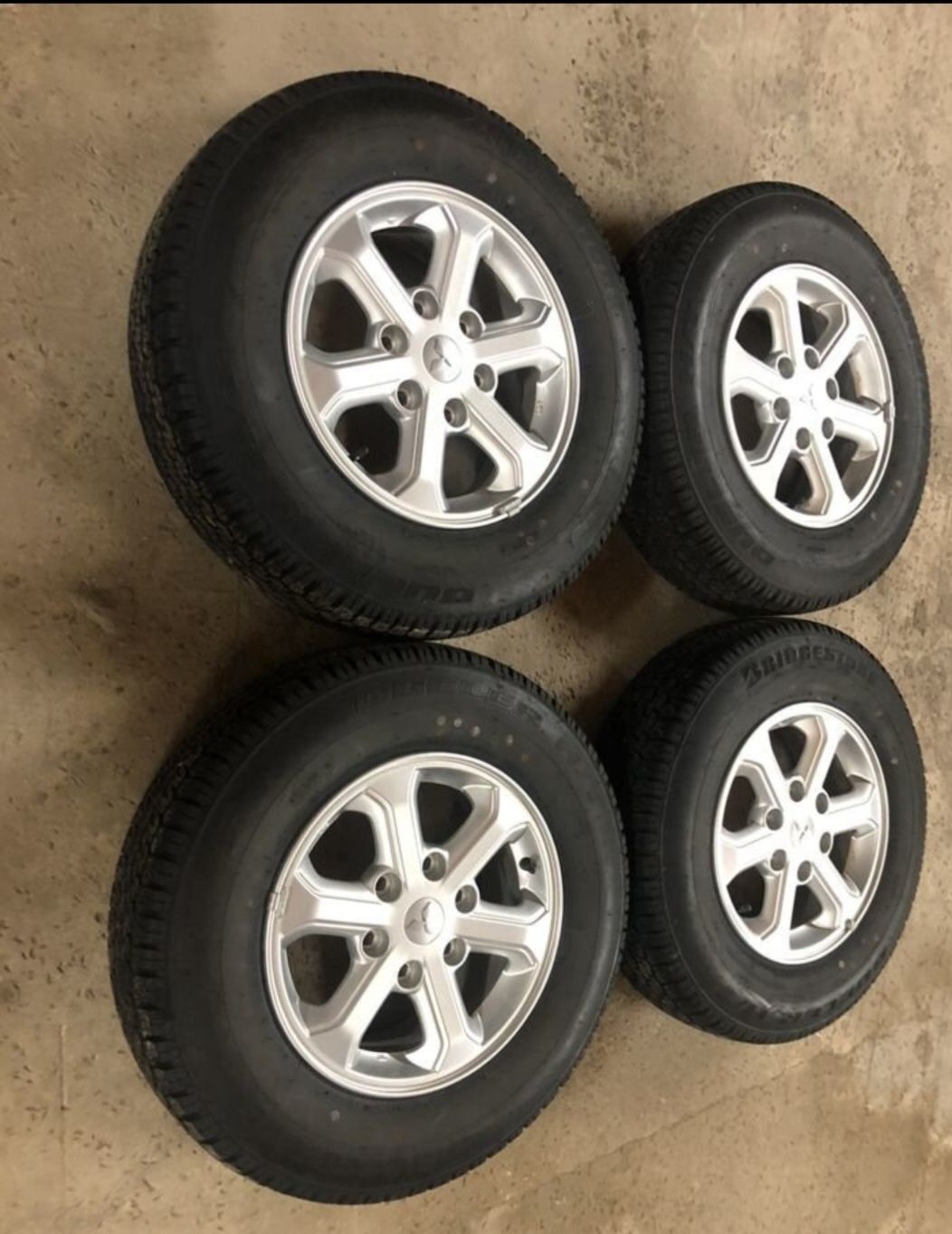 Продам комплект шин колёса с дисками новые Bridgestone
Dueler H/T D68.