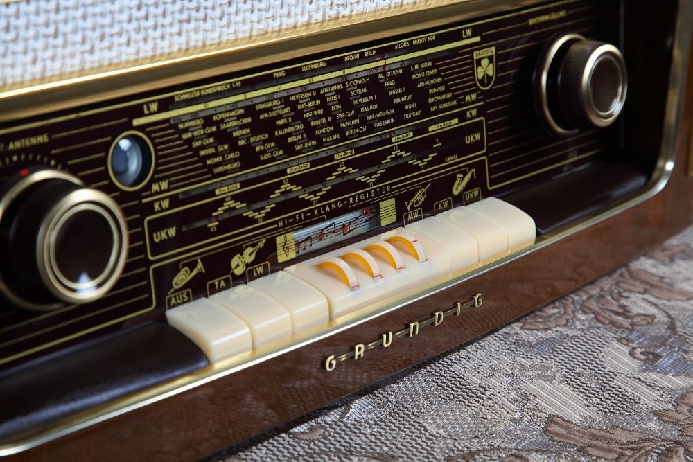 Vand radio pe lampi Grundig type 3020, complet restaurat