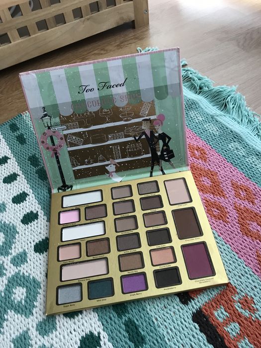 Paleta Too Faced Christmas in New York Cocoa Makeup Powder Infused