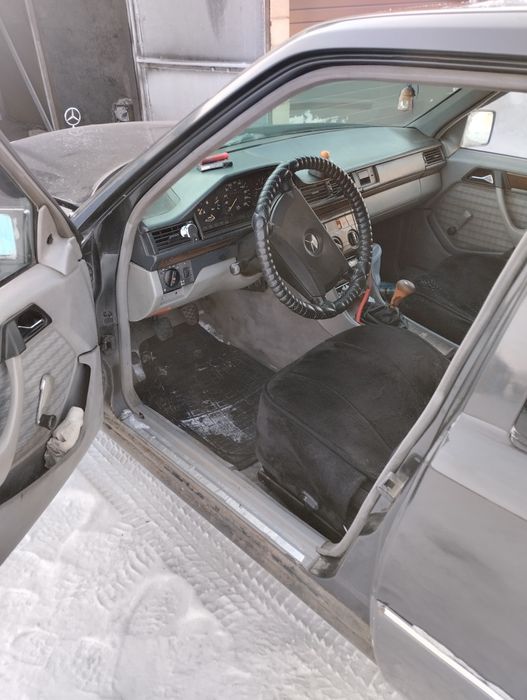 Мерседес 124W 1990г