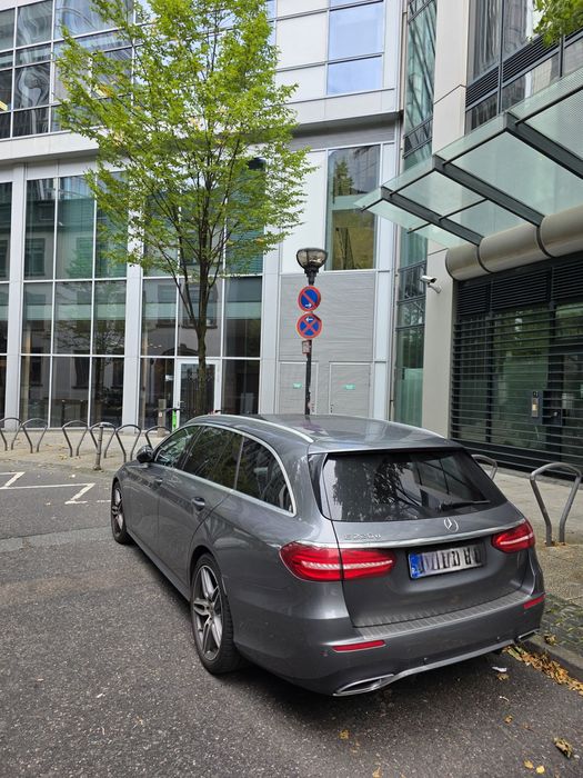 Mercedes-Benz E220d Pachet AMG