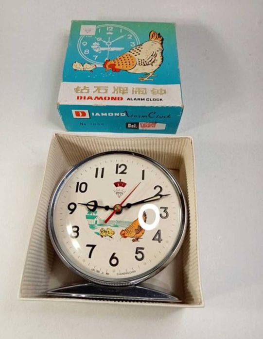 Ceas vechi Gaina cu pui, Cloșca da din cap, China de colectie comunism