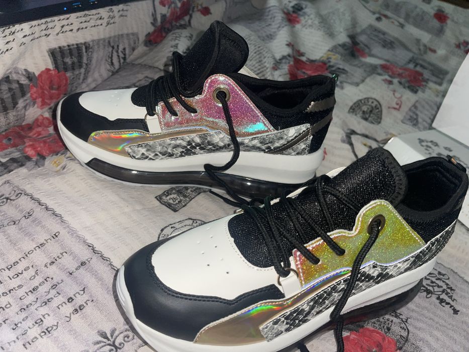 Маратонки чисто нови