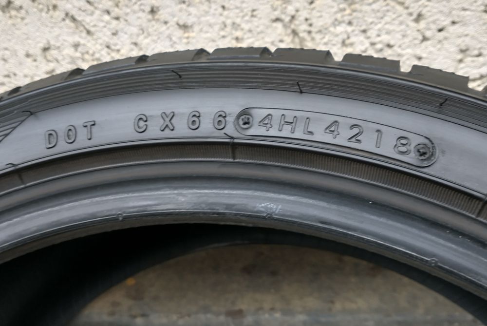 Anvelope  de iarna 215 40 R18 M+S Toyo profil ca Nou -7.8 mm