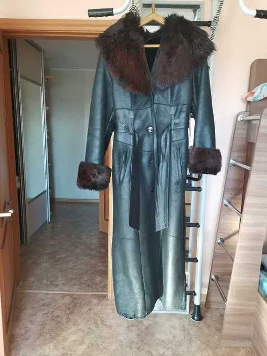Продам женскую зимнюю дубленку