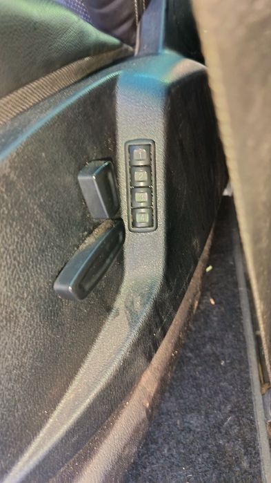 Седалки за Форд кожа и Ел.