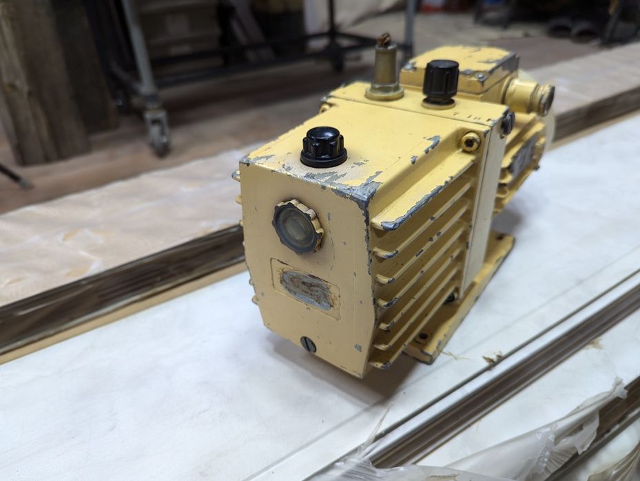 Вакуумный насос ЗНВР-1Д.