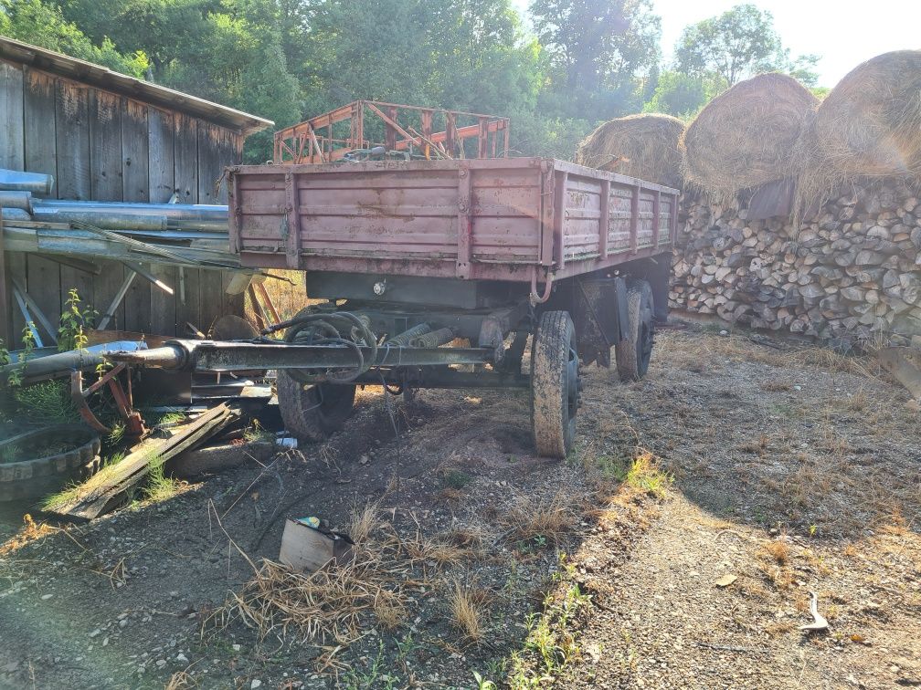 Remorca basculabila cu roata a cincea