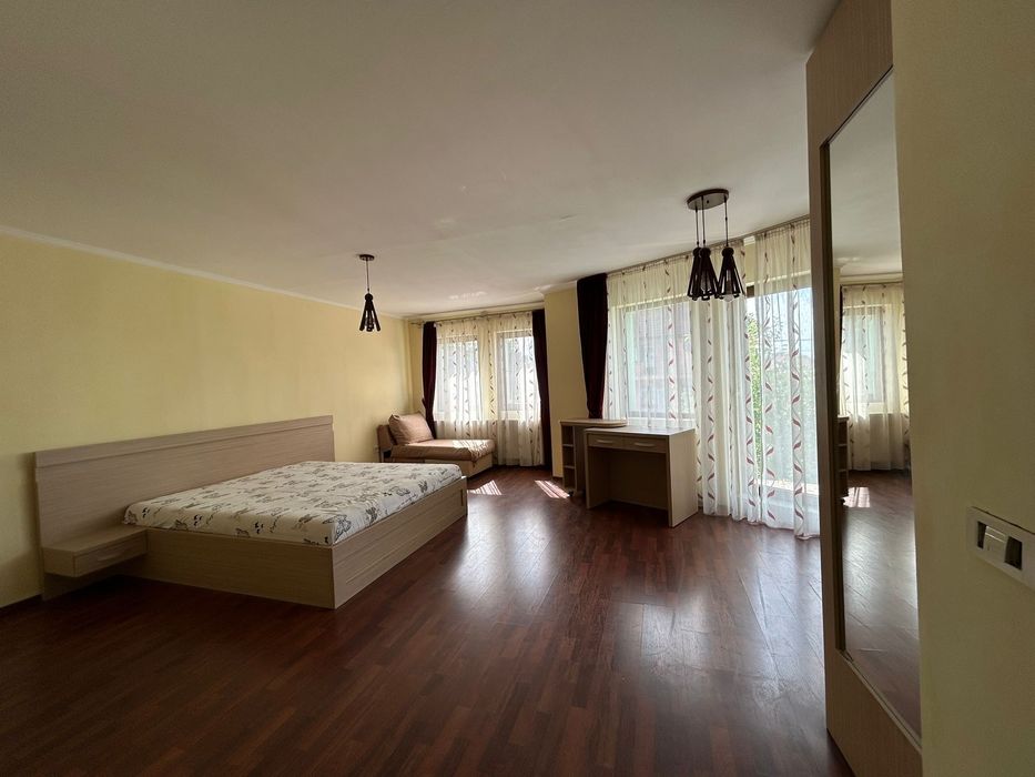 Dau in chirie casa cu 4 camere, suprafata 225 m2, Oradea, zona Caisilo