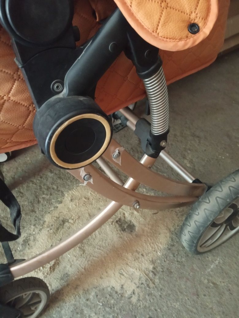 Детская коляска на пружинах