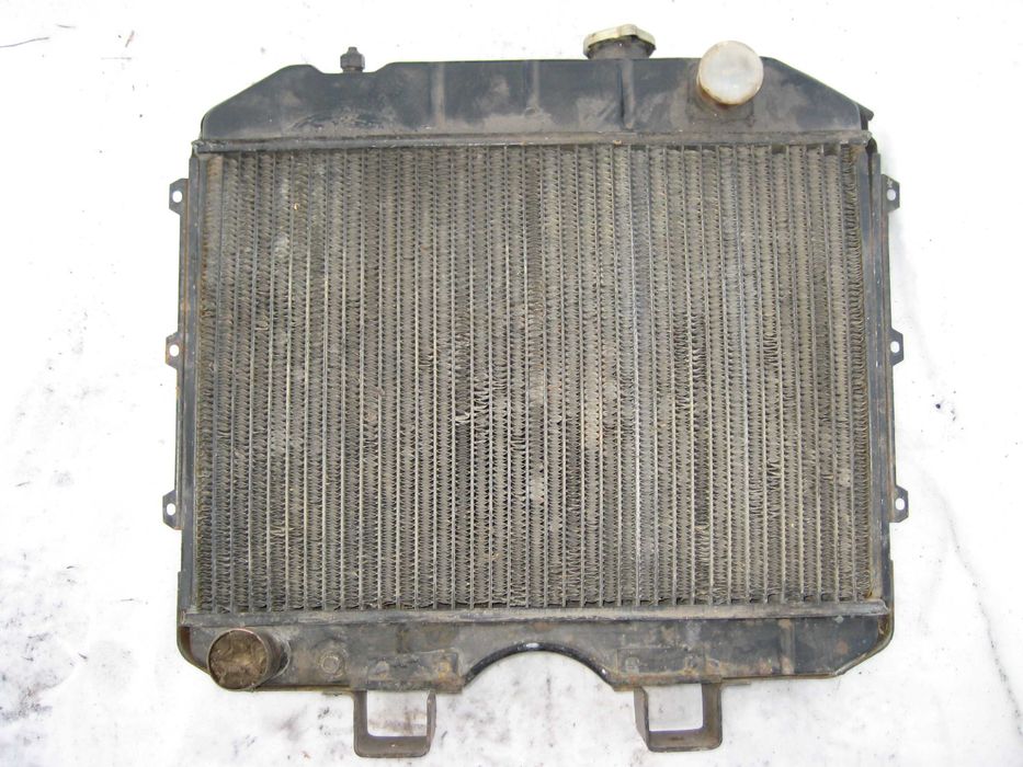 продам  радиатор  новый  на  уаз