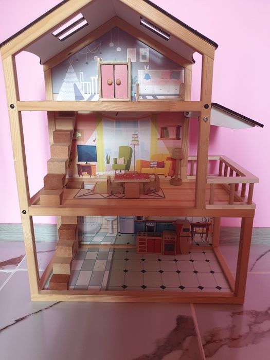 дървена къща за кукли