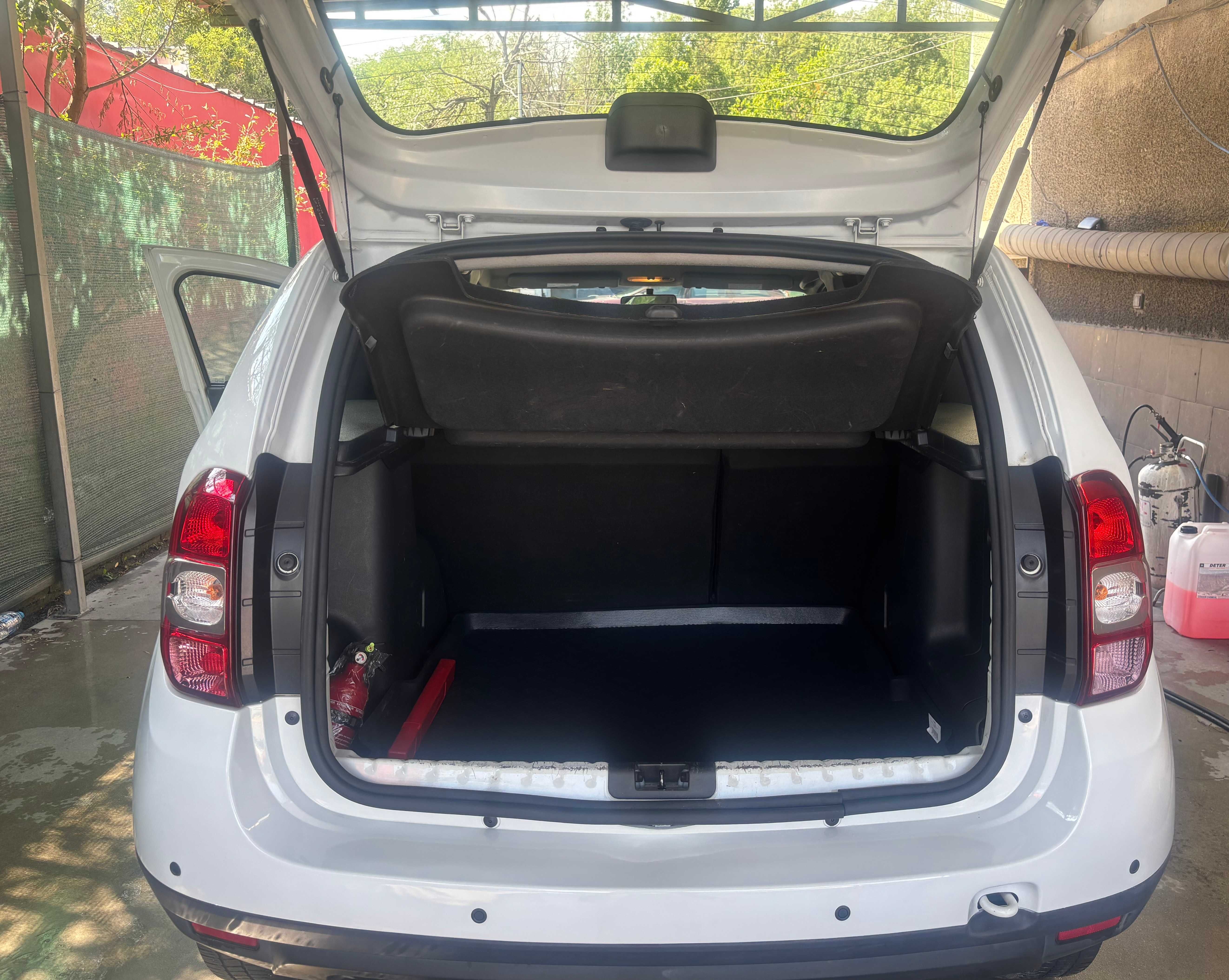 Dacia Duster 1.6 газ/бензин фабрично