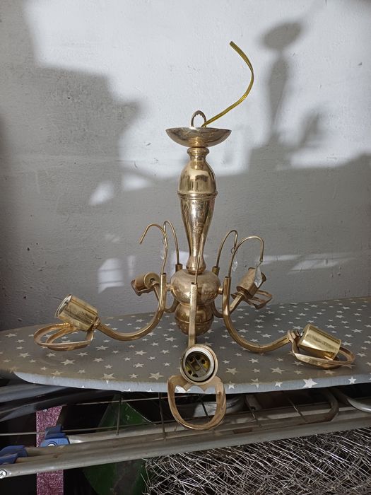 Продам люстру 3000тг