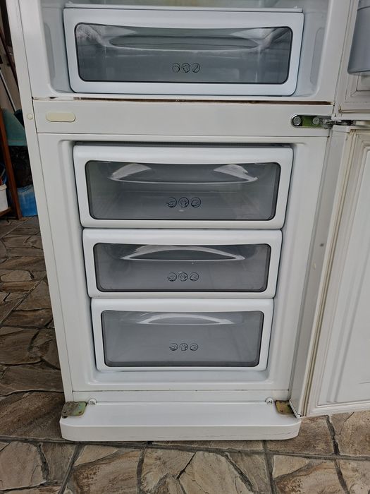 Хладилник с фризер LG