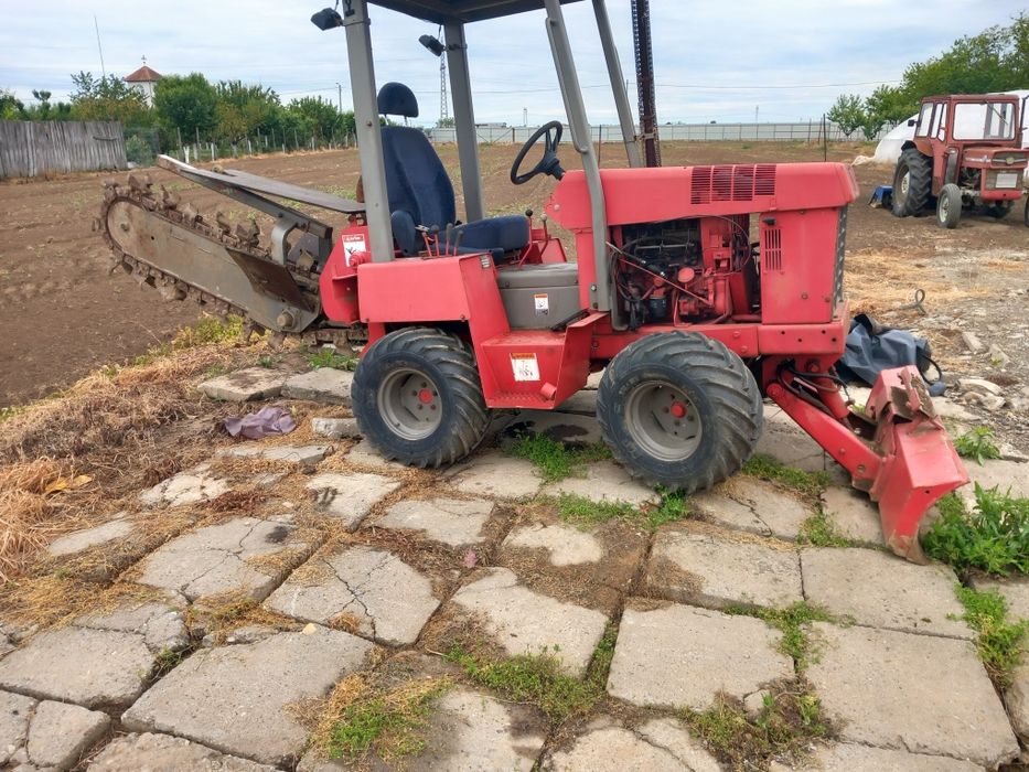 Ditch witch , trencher , sapator sant