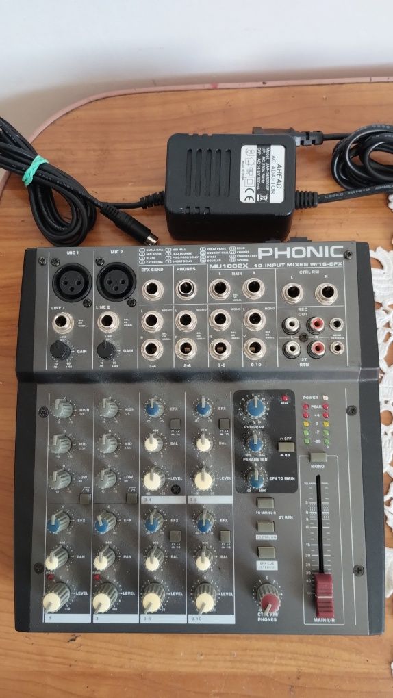 Mixer cu procesor de efecte