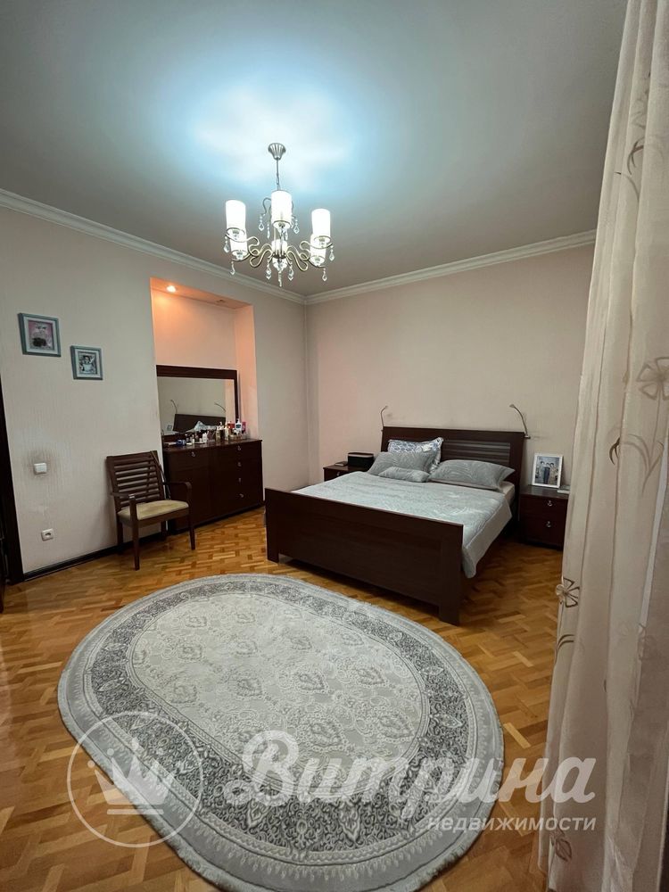 Продается 5-к. Дом возле метро Олмос