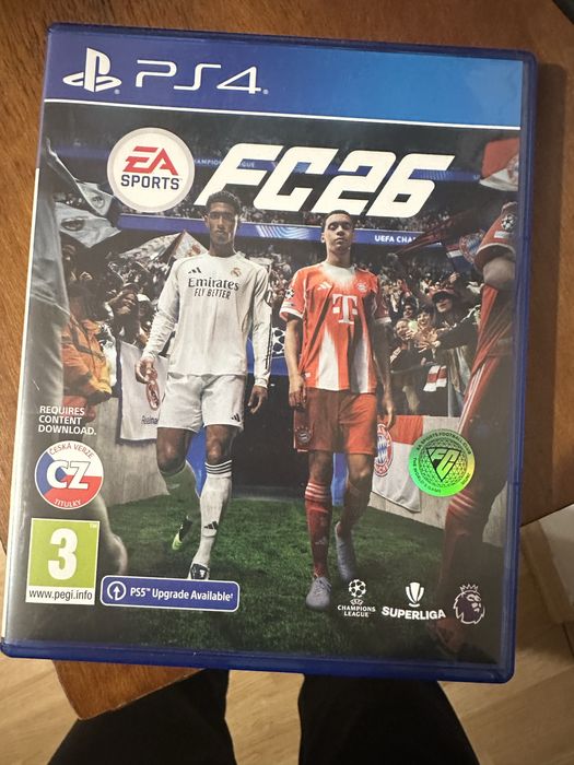 Consolă play station 4 cu două jocuri fifa 22 și fc 26
