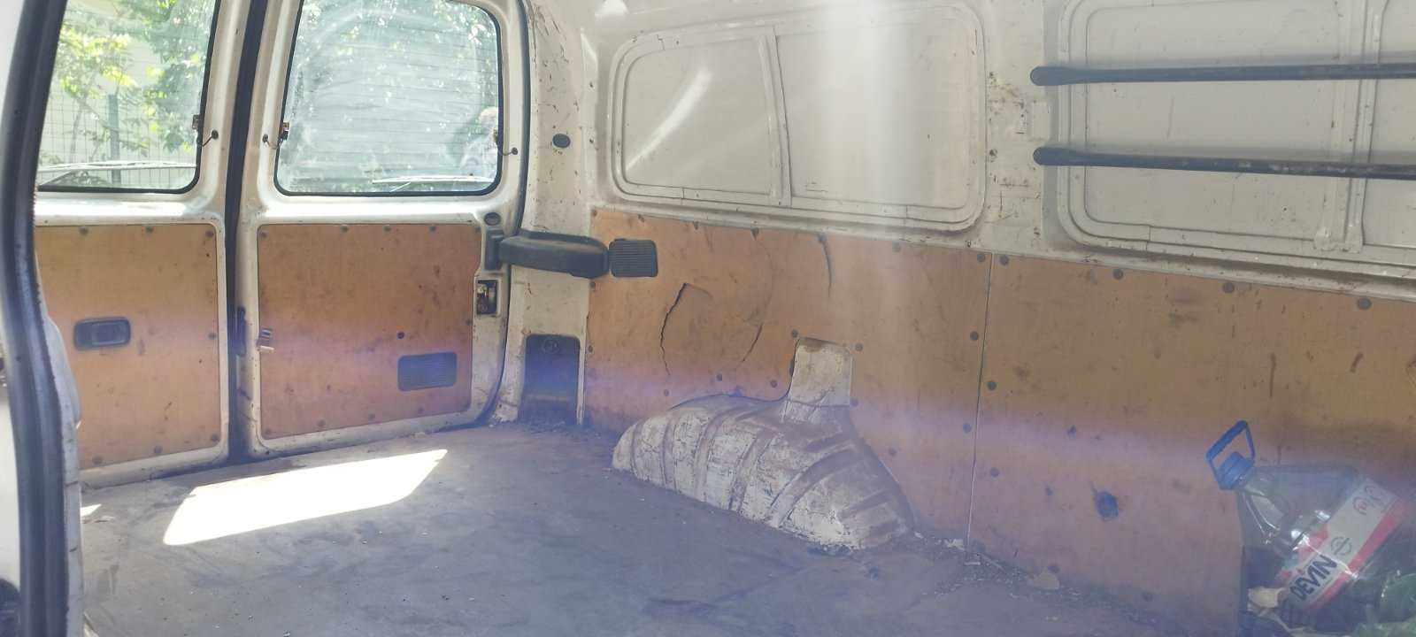 Продавам товарен Hyundai H1