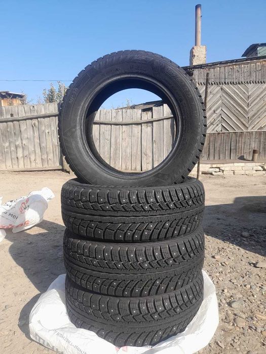 продам зимнюю шипованную резину R15, в идеальном состояний