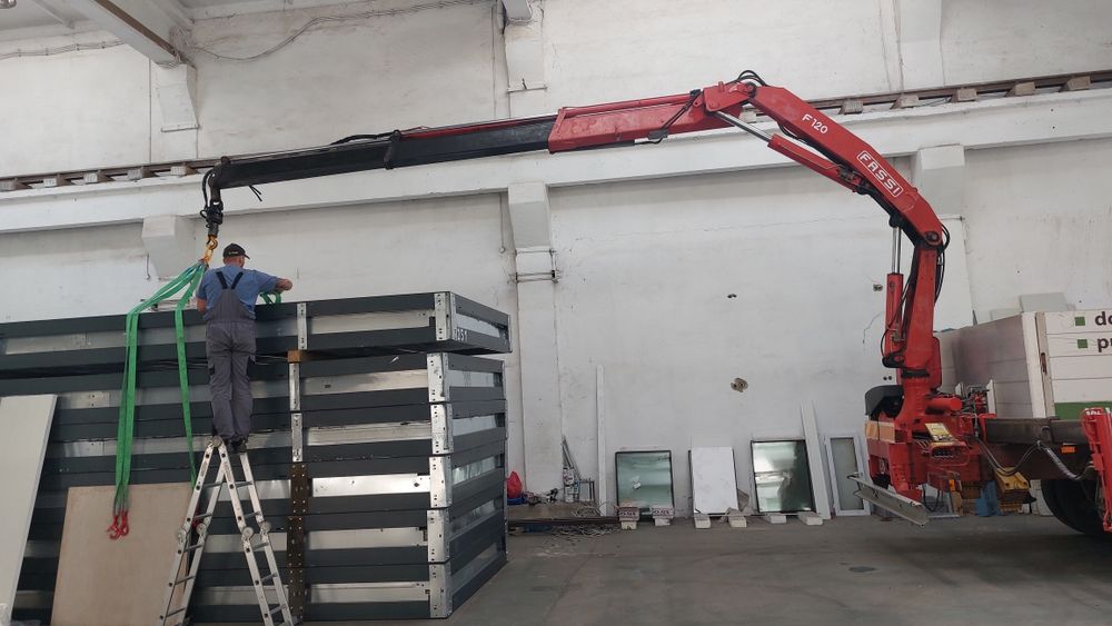 Camion Macara Platformă Hiab Containere