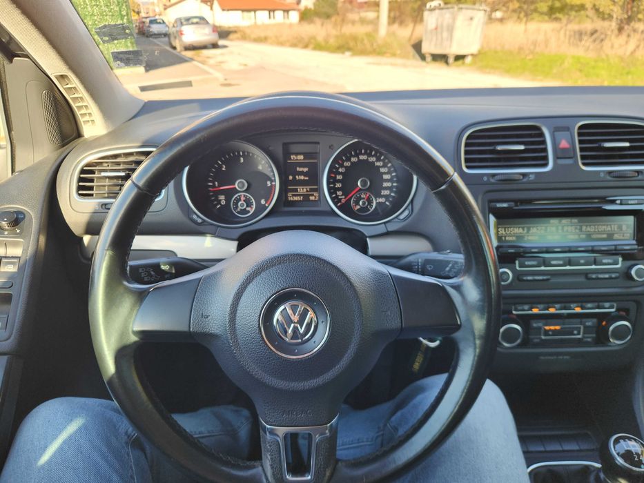 Продавам VW Golf 1.6 TDI
