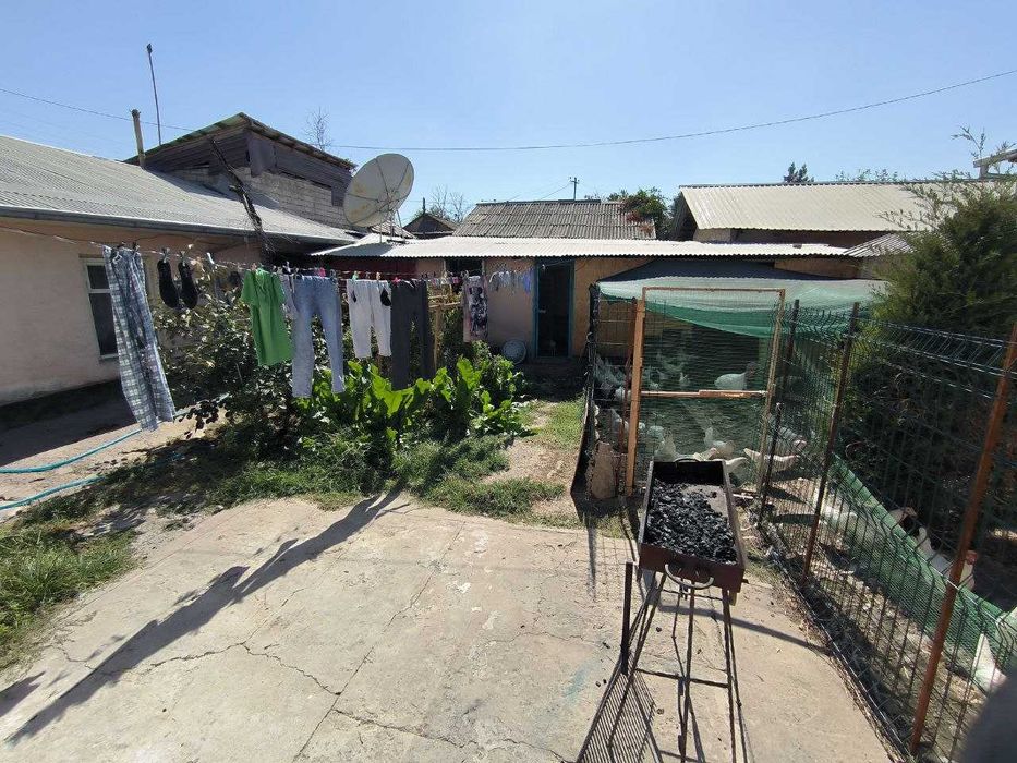 Sotiladi hovli 3.3 sotix Islomota, Uzbum, Risoviy, Fargona yo'li.