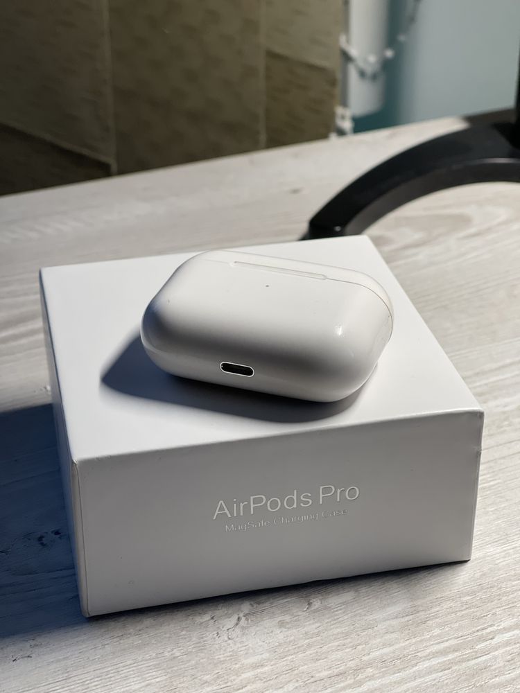 Căști Apple AirPods Pro - MagSafe Charging Case