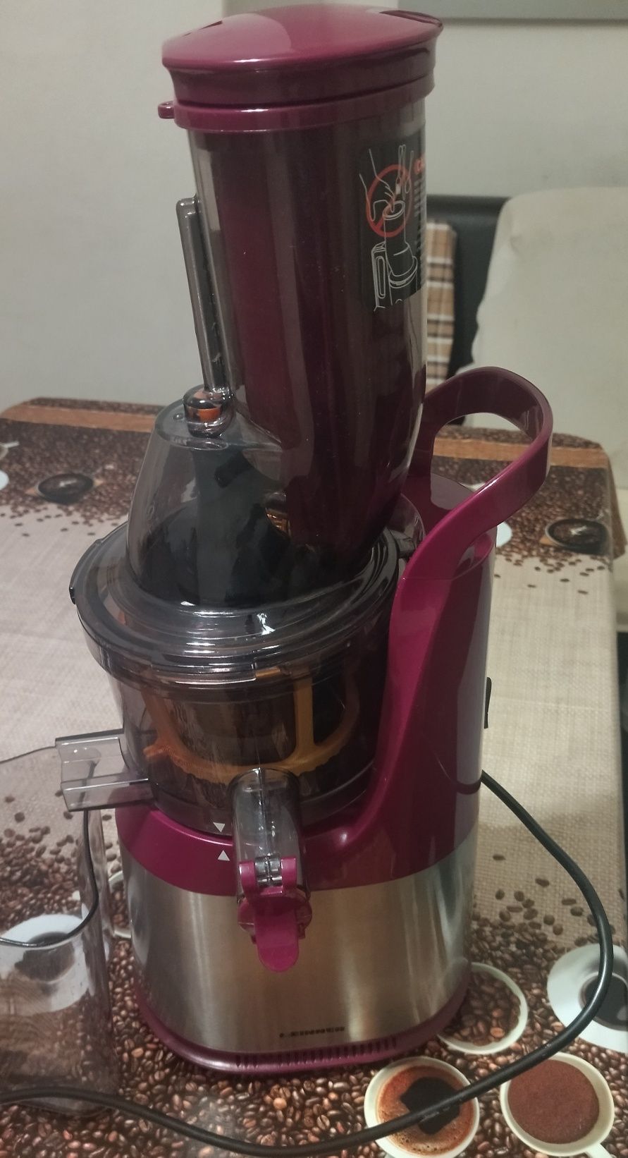 Slow juicer / Storcător de fructe și legume Heinner