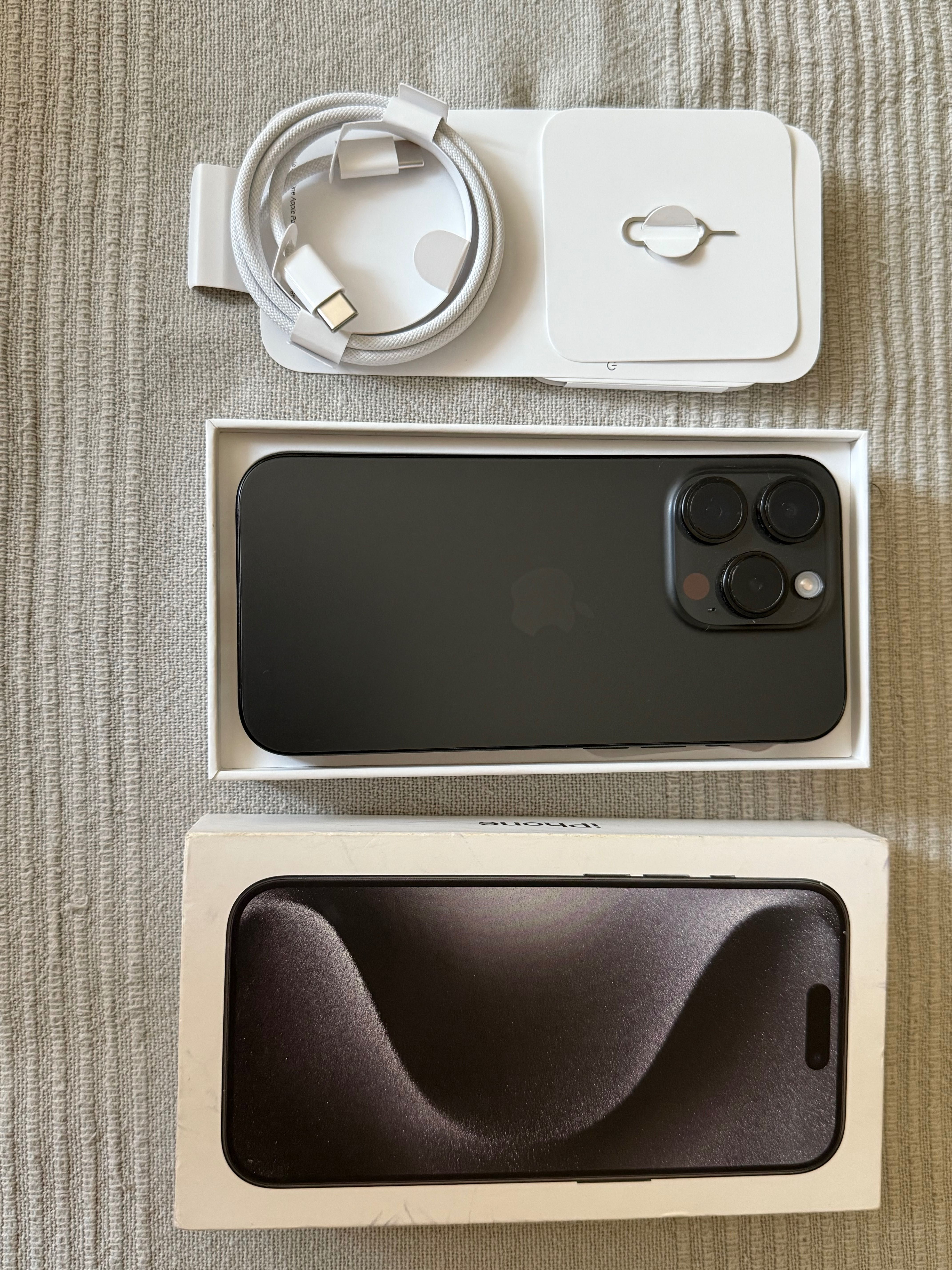 iPhone 15 pro 256GB black titanium