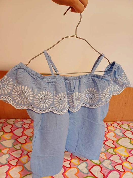Bluza C&A fata 11-12 ani cu volane pe umeri