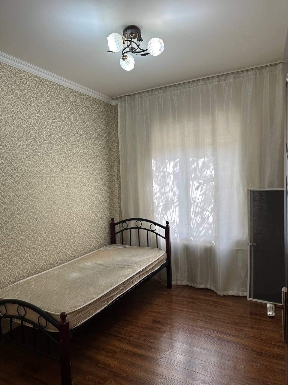 4 xonali kvartira sotiladi 86 kv.m  96 000 usd
